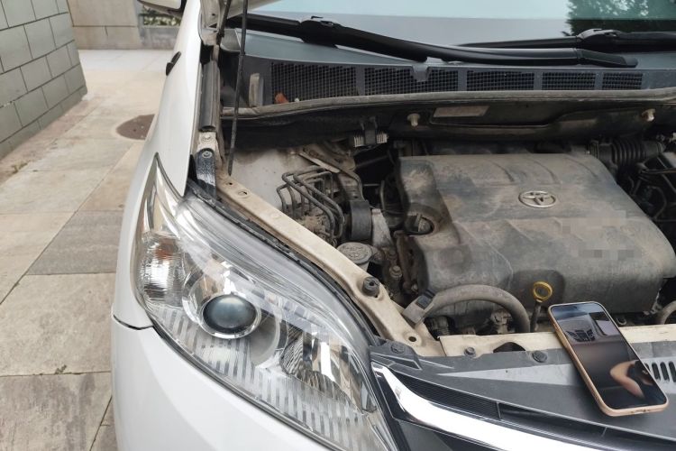 Used Toyota SIENNA  Engine Bay Right