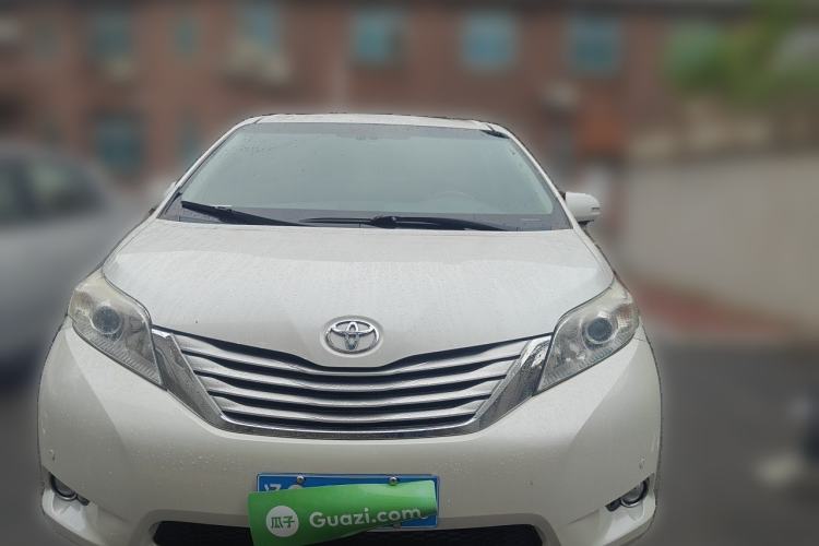 Used Toyota SIENNA 2014 3.5L Four-Wheel Drive LE U.S. Specification Front