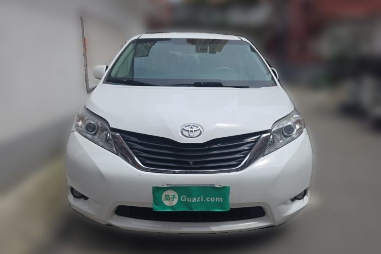 Used Toyota SIENNA  Front