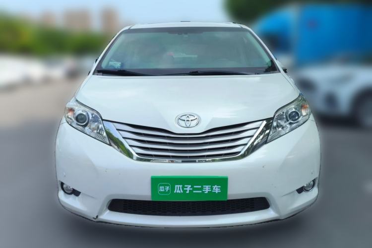 Used Toyota SIENNA 2014 3.5L Four-Wheel Drive LE U.S. Specification Front