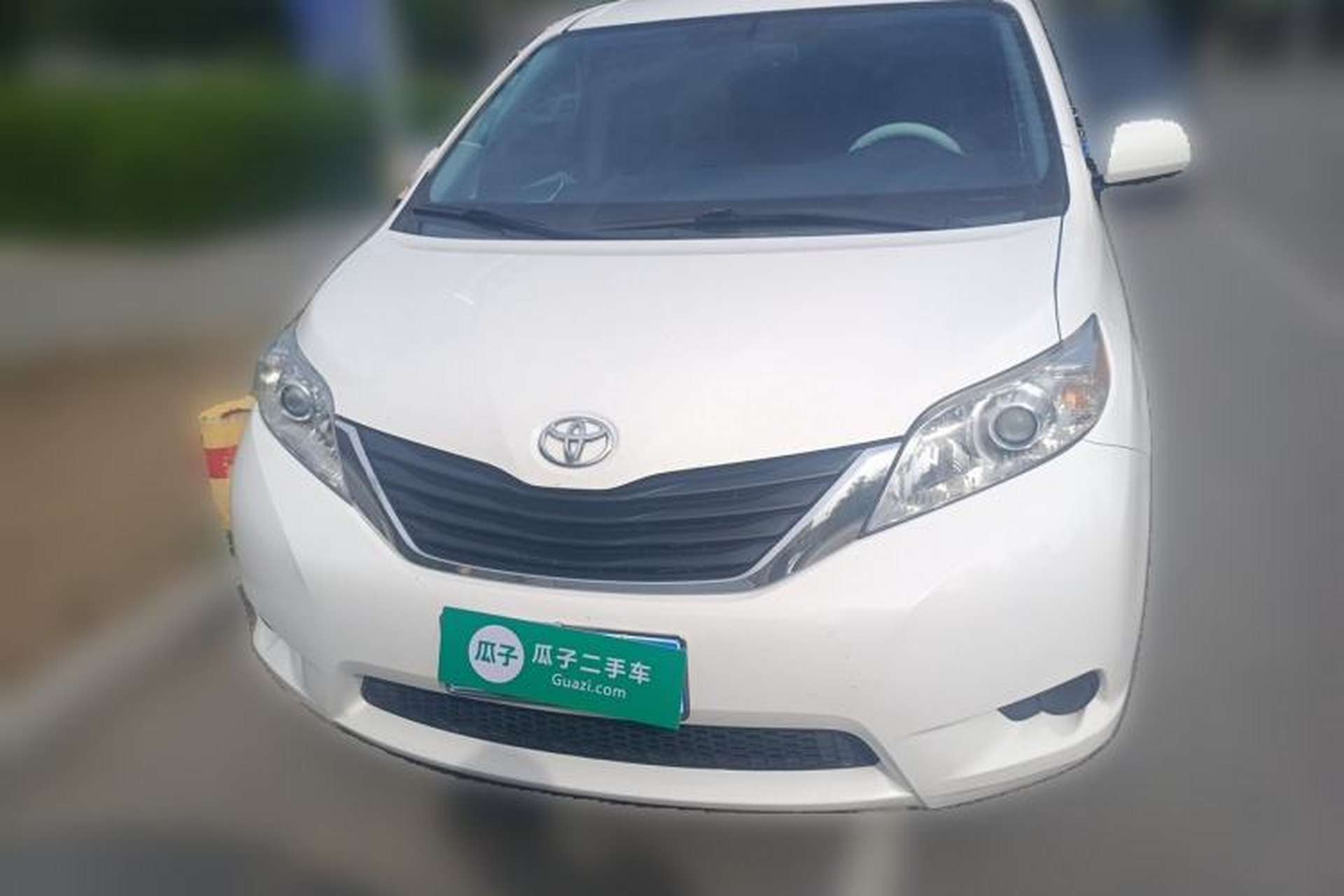 Used Toyota SIENNA  Front