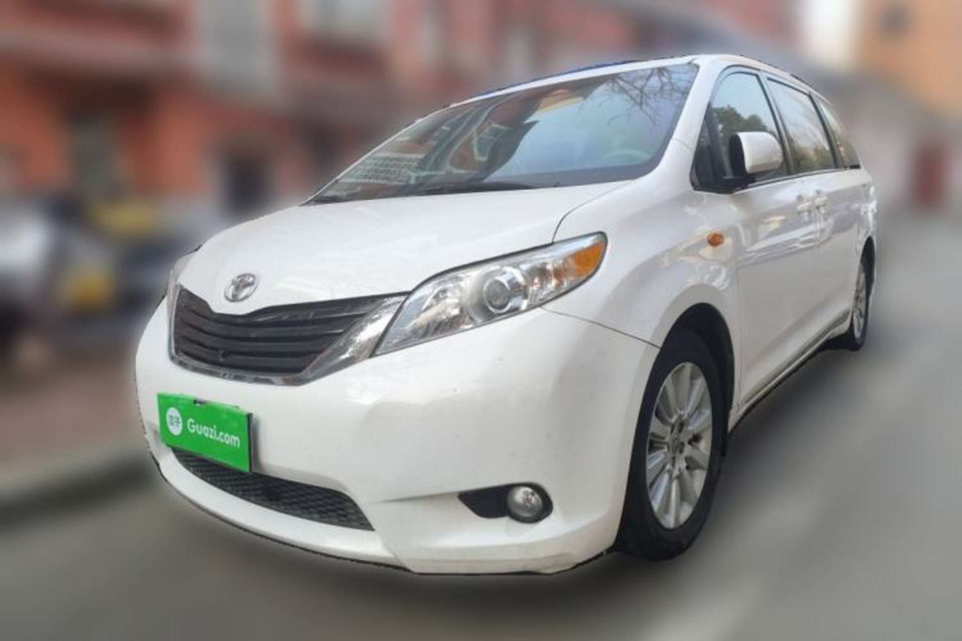 Used Toyota SIENNA  Front Left 45 Deg