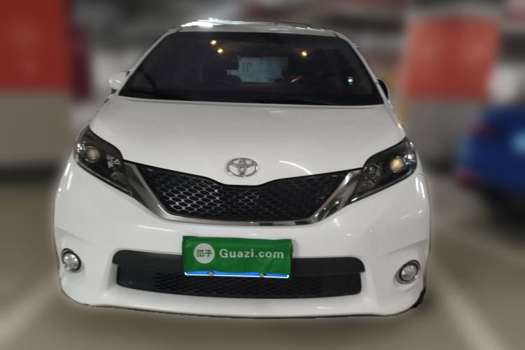 Used Toyota SIENNA  Front