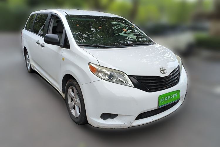 Used Toyota SIENNA  Front Right 45 Deg
