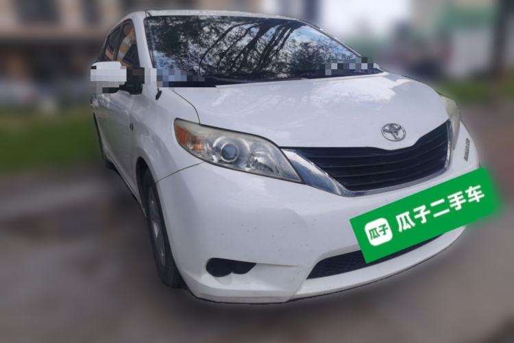 Used Toyota SIENNA 2014 3.5L Sienna LE Two-Wheel-Drive Version Front Right 45 Deg