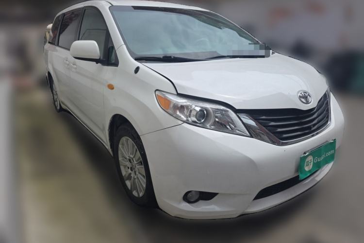 Used Toyota SIENNA  Front Right 45 Deg