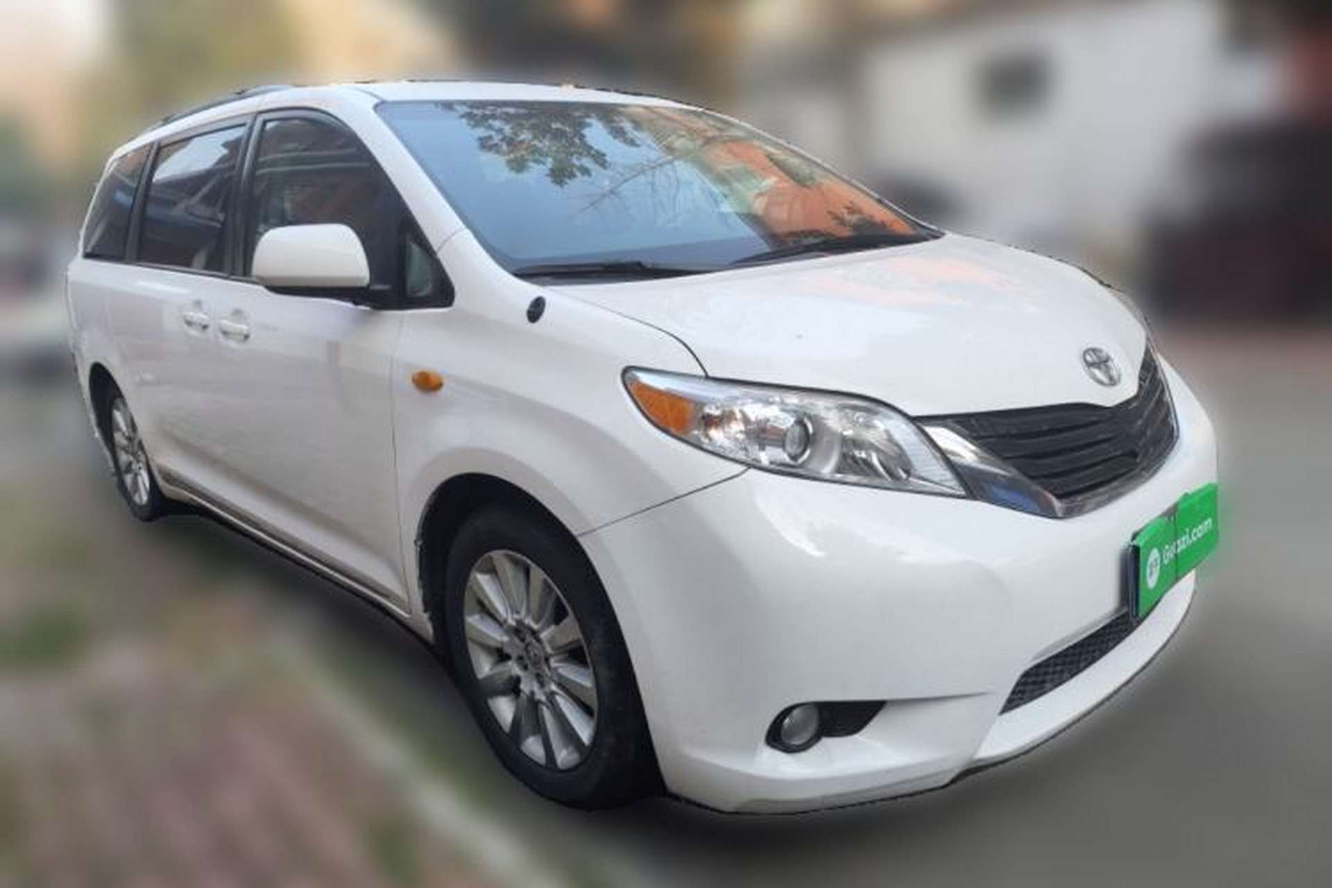 Used Toyota SIENNA  Front Right 45 Deg