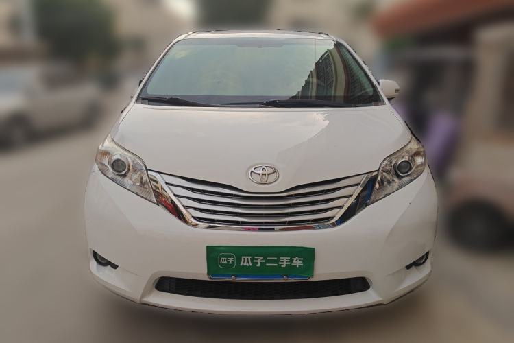 Used Toyota SIENNA  Front