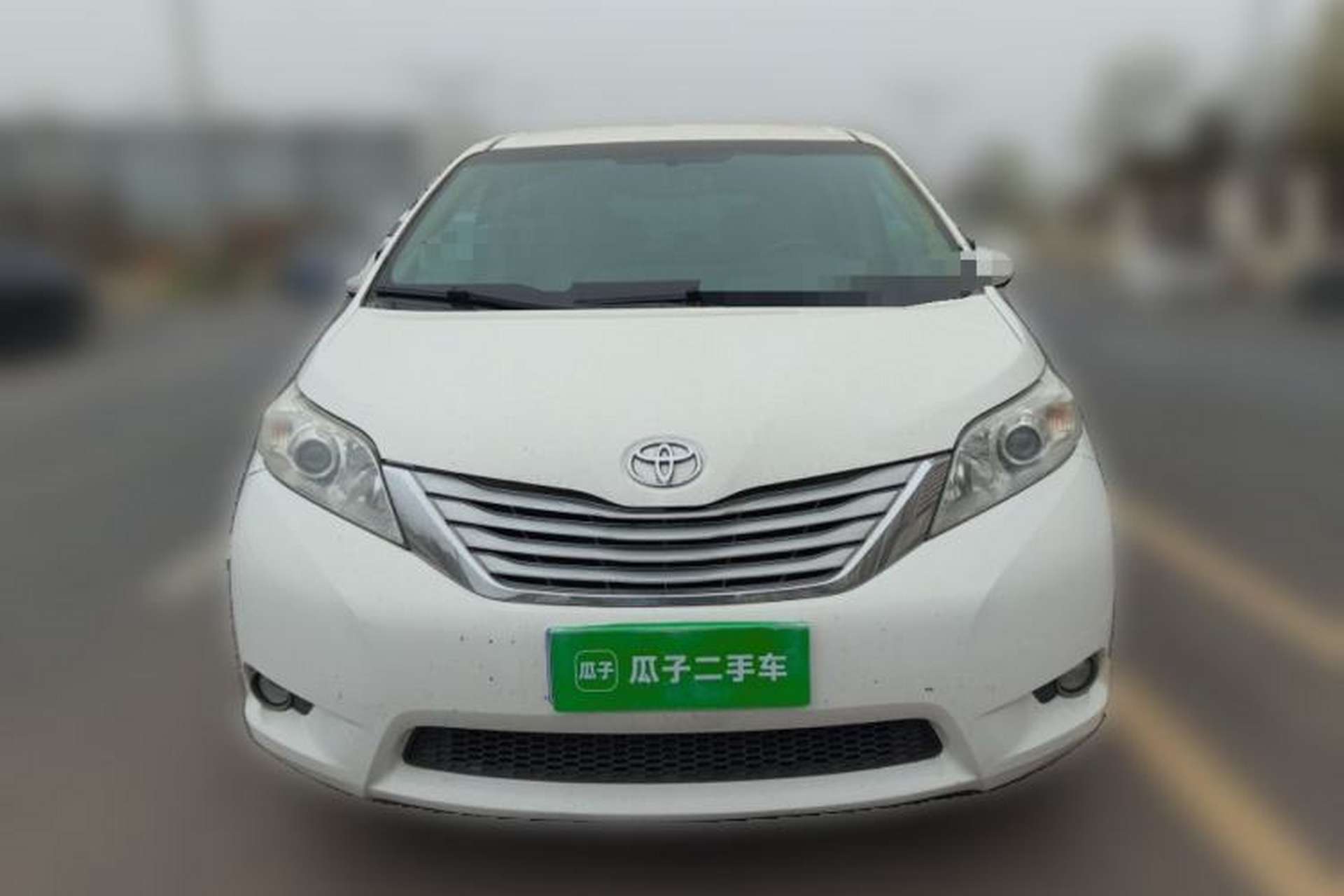 Used Toyota SIENNA  Front