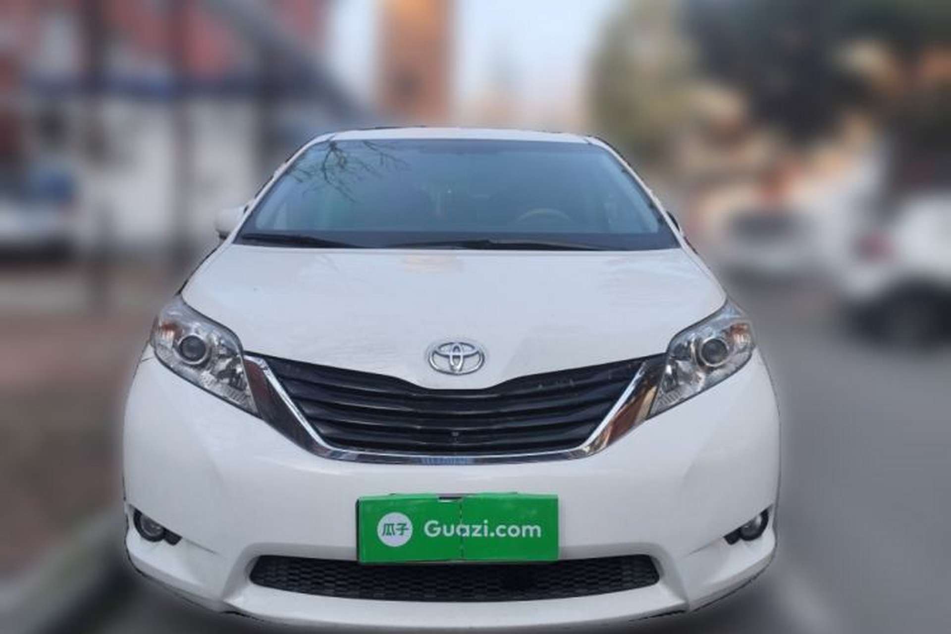 Used Toyota SIENNA  Front