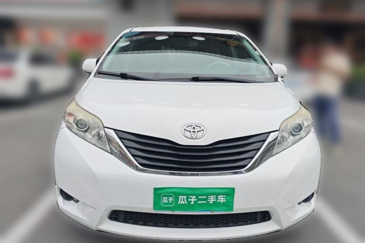 Used Toyota SIENNA 2014 3.5L Sienna LE Two-Wheel-Drive Version Front