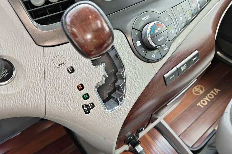 Used Toyota SIENNA  Gear Lever