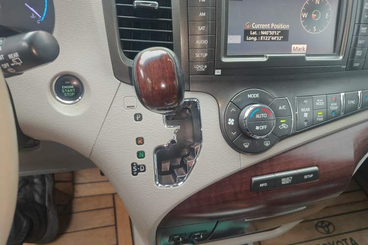 Used Toyota SIENNA 2014 3.5L Four-Wheel Drive LE U.S. Specification Gear Lever
