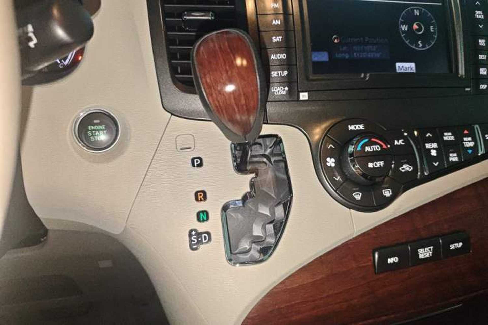 Used Toyota SIENNA  Gear Lever