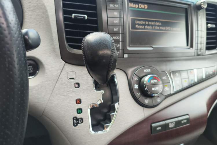 Used Toyota SIENNA 2014 3.5L Four-Wheel Drive LE U.S. Specification Gear Lever