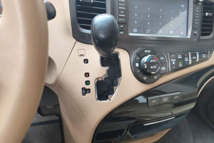 Used Toyota SIENNA  Gear Lever