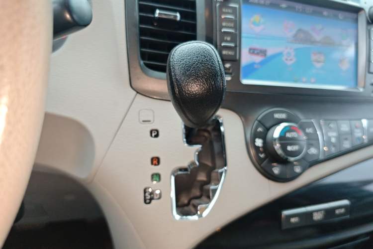 Used Toyota SIENNA 2014 3.5L Sienna LE Two-Wheel-Drive Version Gear Lever