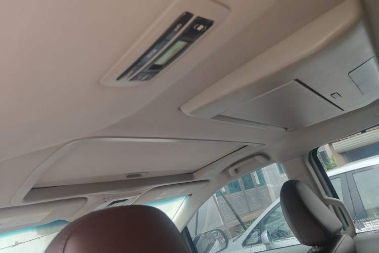 Used Toyota SIENNA 2014 3.5L Four-Wheel Drive LE U.S. Specification Headliner