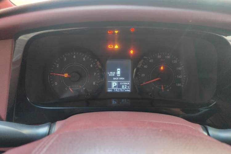 Used Toyota SIENNA  Instrument Cluster