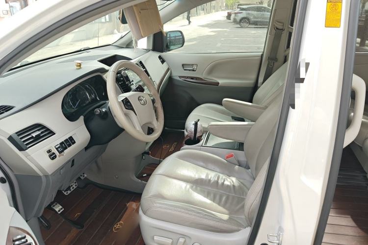Used Toyota SIENNA  Left Front Seat