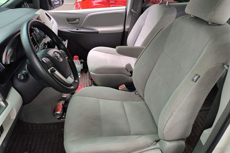 Used Toyota SIENNA  Left Front Seat