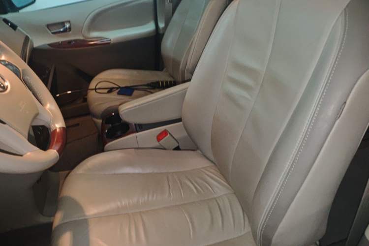 Used Toyota SIENNA  Left Front Seat