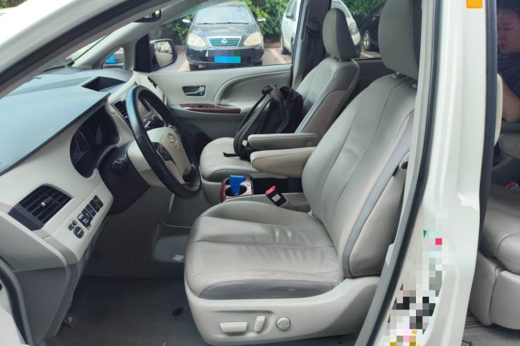 Used Toyota SIENNA 2014 3.5L Four-Wheel Drive LE U.S. Specification Left Front Seat