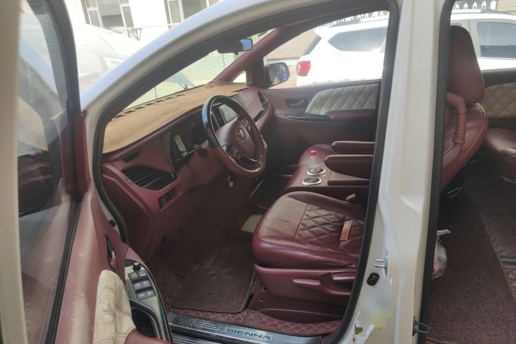Used Toyota SIENNA  Left Front Seat