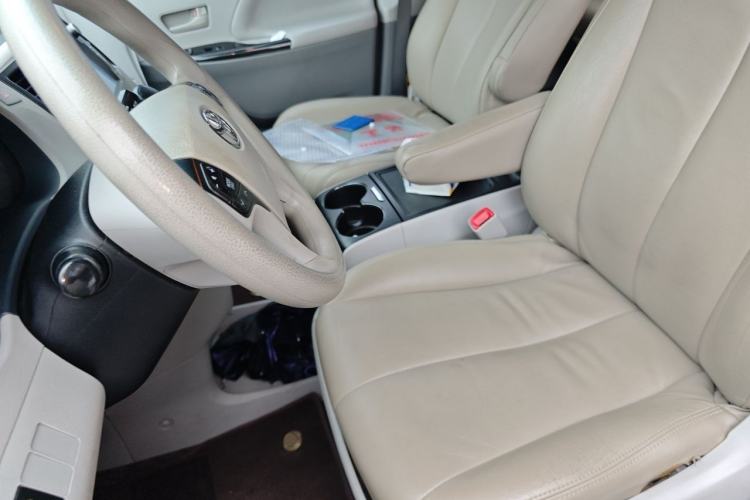 Used Toyota SIENNA 2014 3.5L Sienna LE Two-Wheel-Drive Version Left Front Seat
