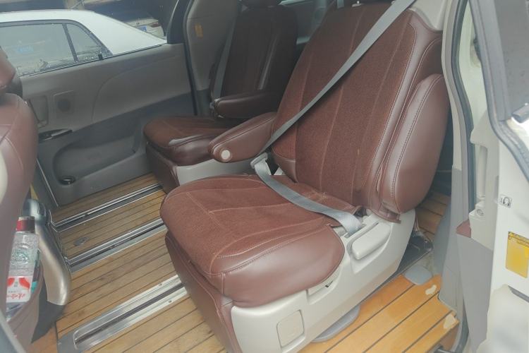 Used Toyota SIENNA 2014 3.5L Four-Wheel Drive LE U.S. Specification Left Rear Seat