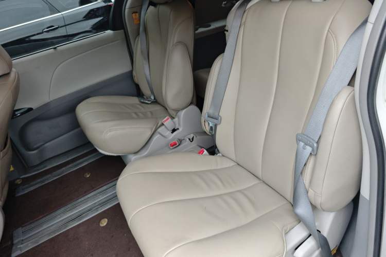 Used Toyota SIENNA 2014 3.5L Sienna LE Two-Wheel-Drive Version Left Rear Seat
