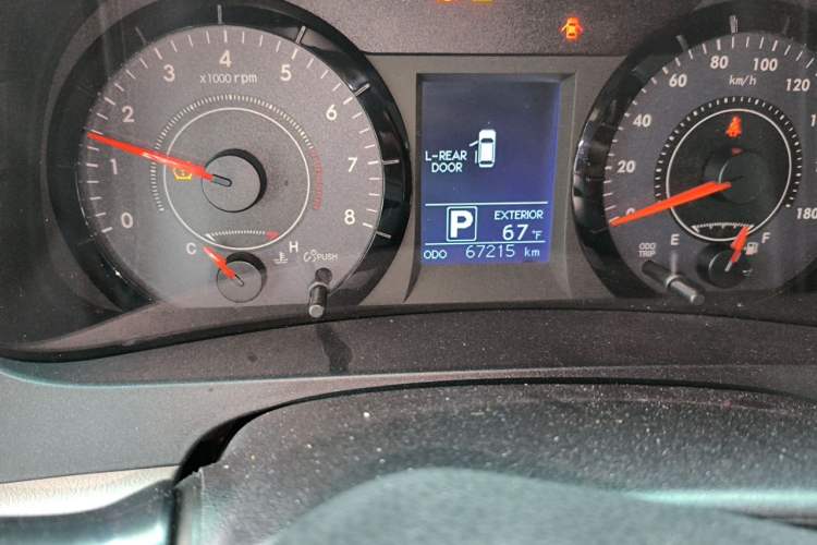 Used Toyota SIENNA  Odometer Close Up