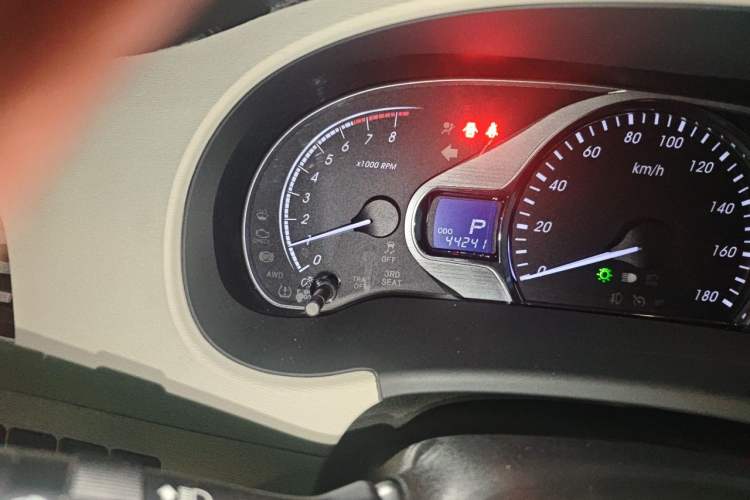 Used Toyota SIENNA  Odometer Close Up