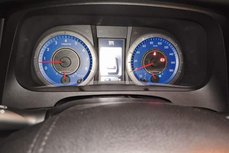 Used Toyota SIENNA  Odometer Close Up