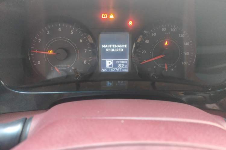 Used Toyota SIENNA  Odometer Close Up