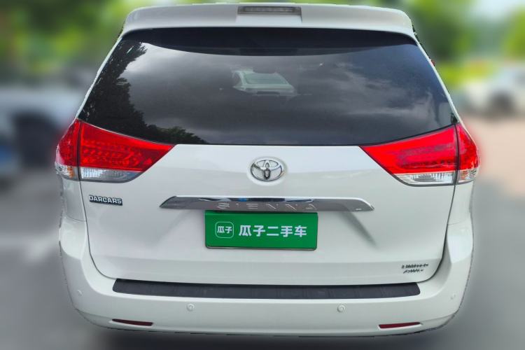 Used Toyota SIENNA 2014 3.5L Four-Wheel Drive LE U.S. Specification Rear