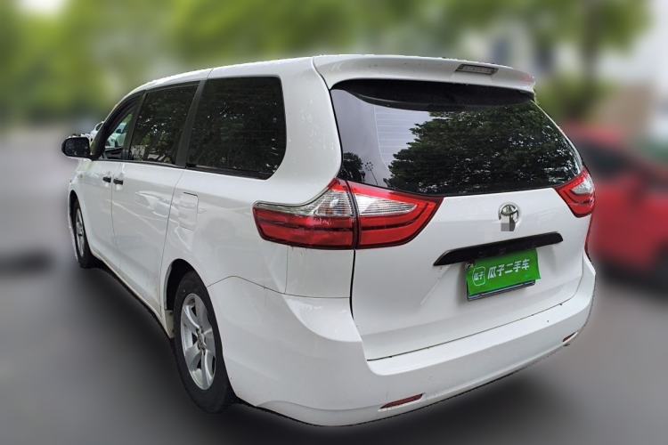 Used Toyota SIENNA  Rear Left 45 Deg