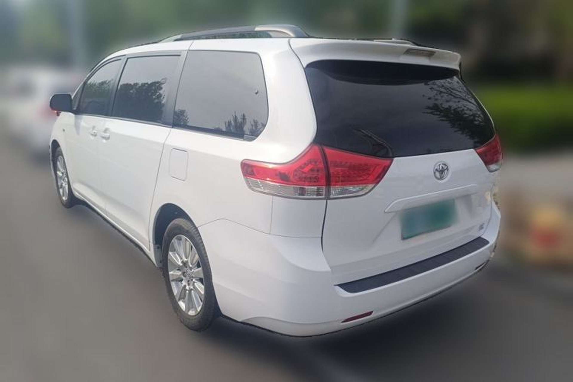 Used Toyota SIENNA  Rear Left 45 Deg
