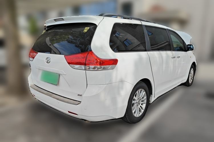 Used Toyota SIENNA  Rear Right 45 Deg