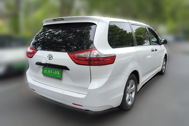 Used Toyota SIENNA  Rear Right 45 Deg