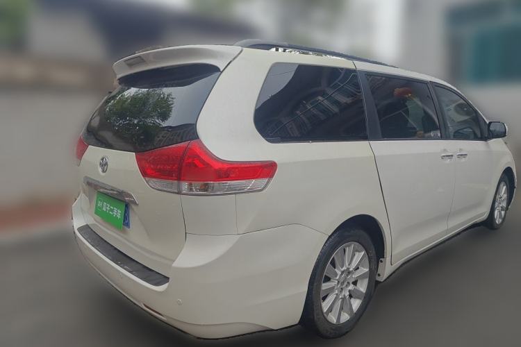 Used Toyota SIENNA 2014 3.5L Four-Wheel Drive LE U.S. Specification Rear Right 45 Deg