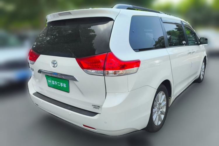 Used Toyota SIENNA 2014 3.5L Four-Wheel Drive LE U.S. Specification Rear Right 45 Deg