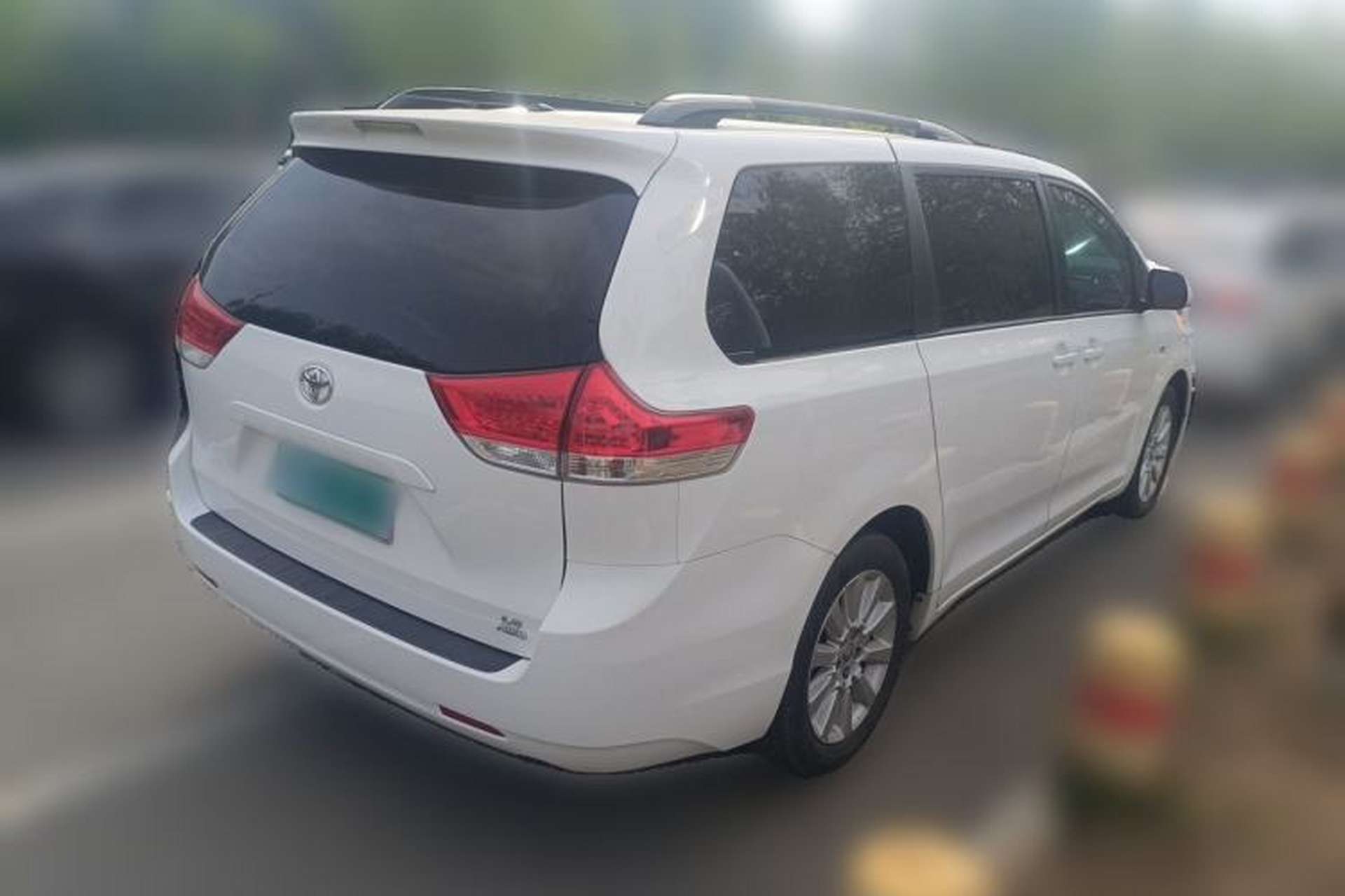 Used Toyota SIENNA  Rear Right 45 Deg