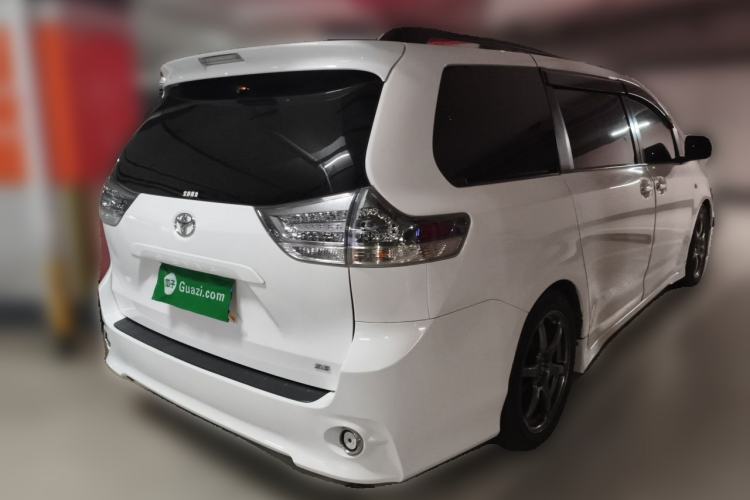 Used Toyota SIENNA  Rear Right 45 Deg