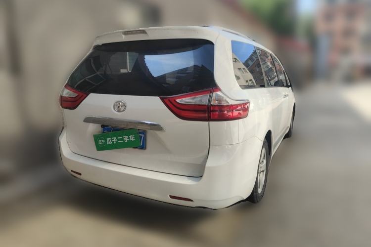 Used Toyota SIENNA  Rear Right 45 Deg