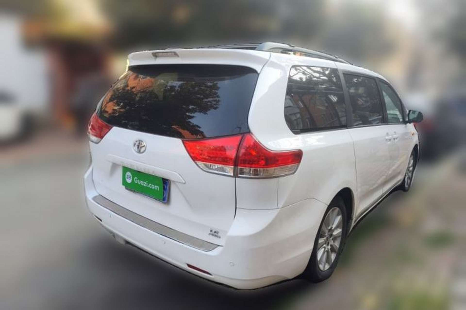 Used Toyota SIENNA  Rear Right 45 Deg