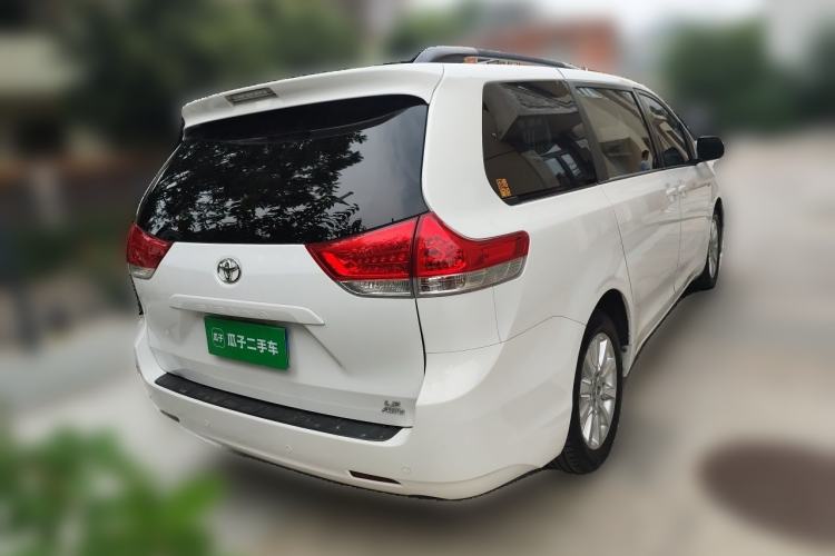 Used Toyota SIENNA  Rear Right 45 Deg