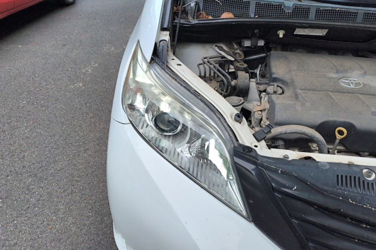 Used Toyota SIENNA  Right Front Headlight