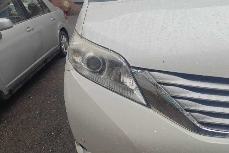 Used Toyota SIENNA 2014 3.5L Four-Wheel Drive LE U.S. Specification Right Front Headlight