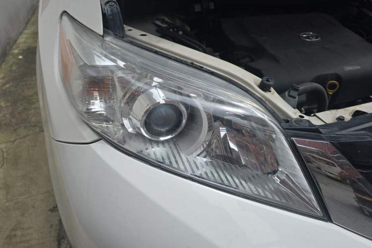 Used Toyota SIENNA  Right Front Headlight